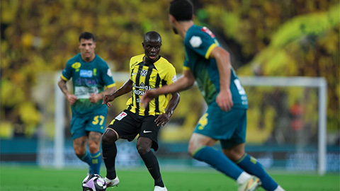 N’Golo Kante trở lại châu Âu